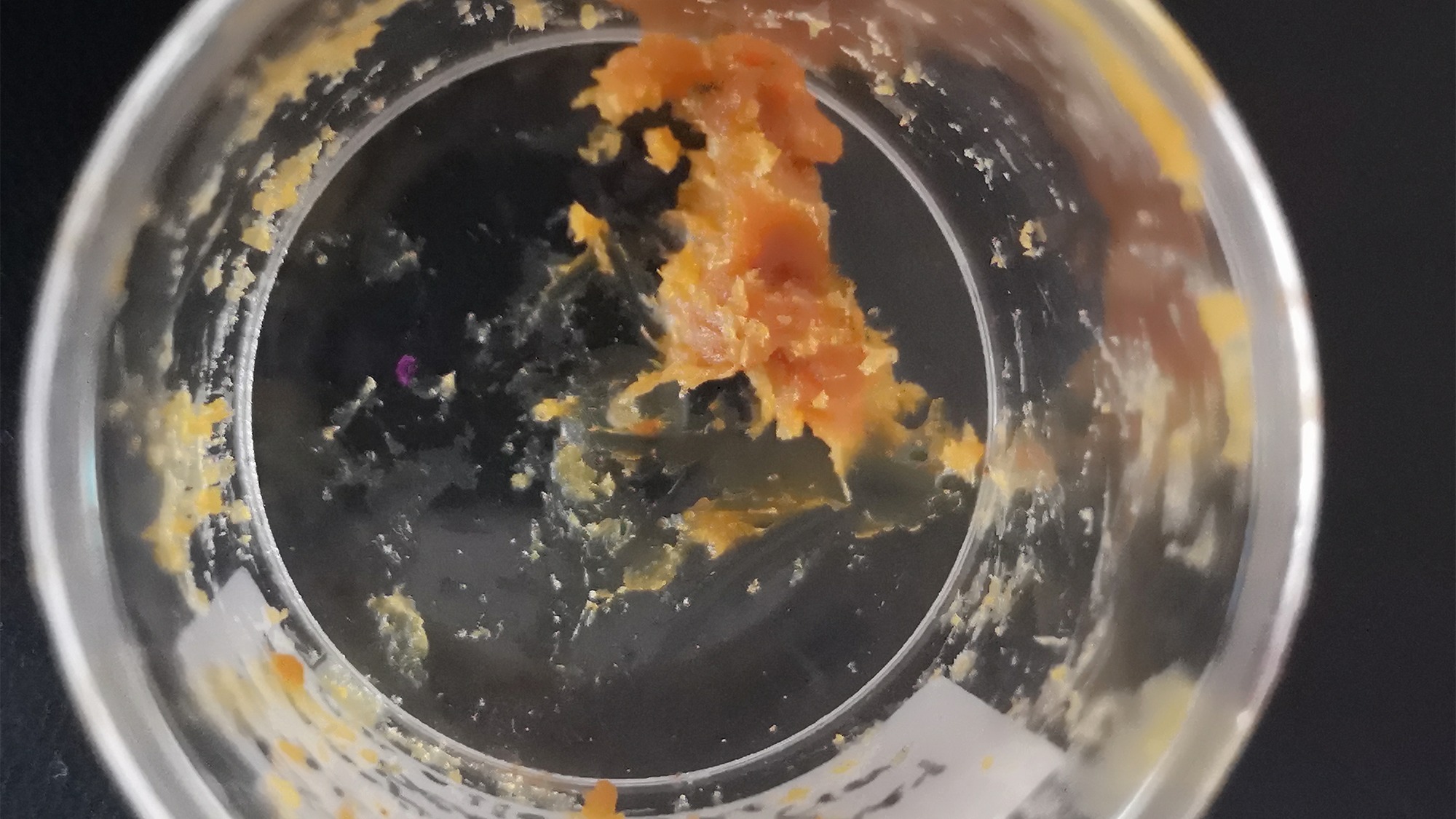 Những chiếc bình đồng cổ chứa chất nhờn bí ẩn