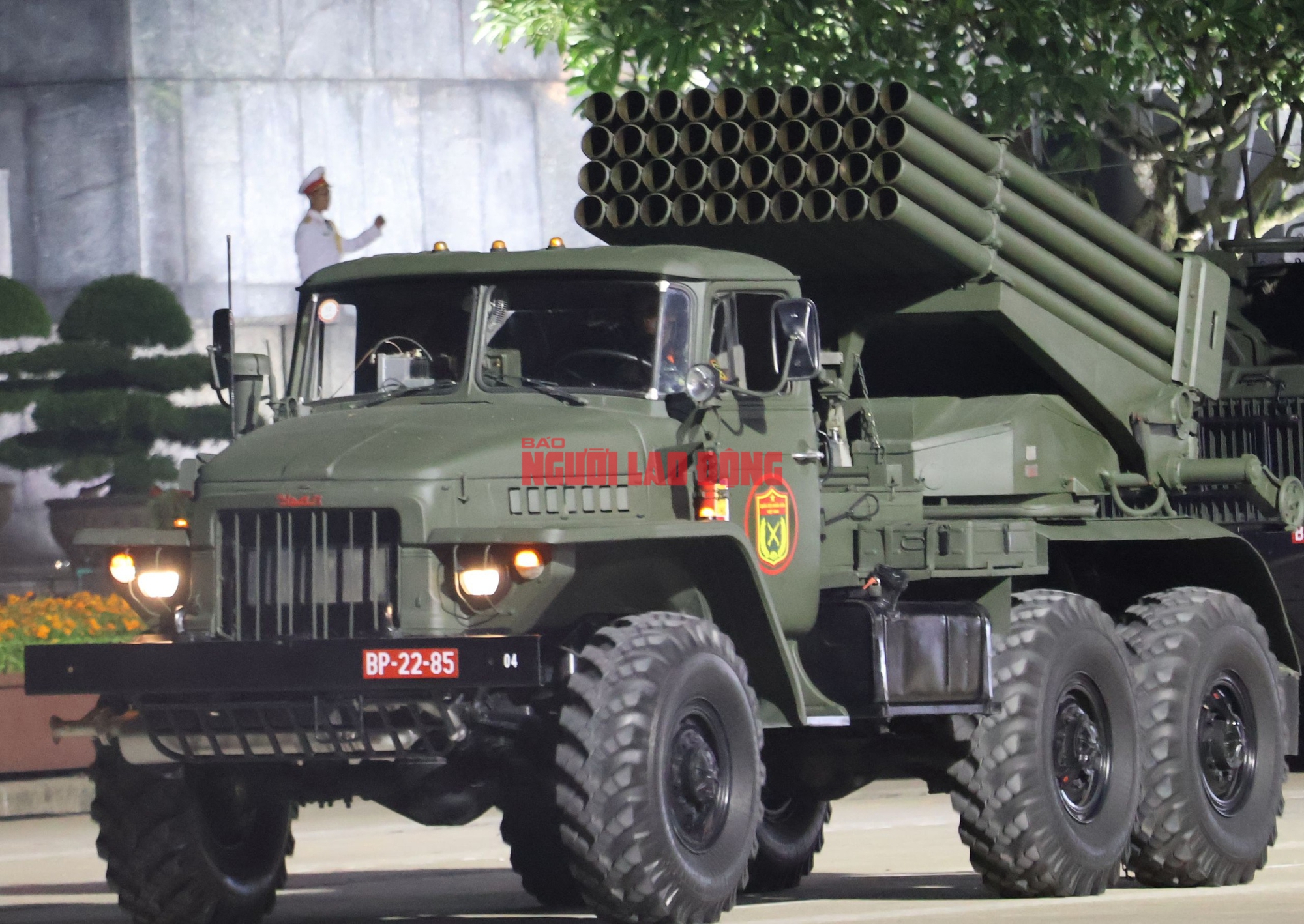 Pháo phản lực BM-21 40 nòng