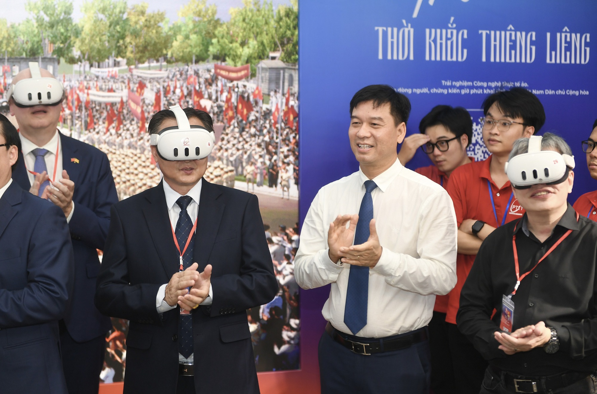 Công chúng trải nghiệm dự án VR