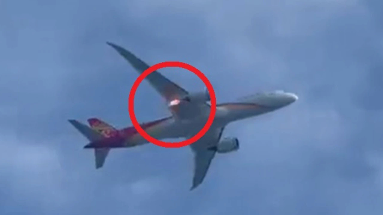 Máy bay bị hỏng một động cơ vẫn hạ cánh an toàn Máy bay Boeing 757 gặp sự cố động cơ