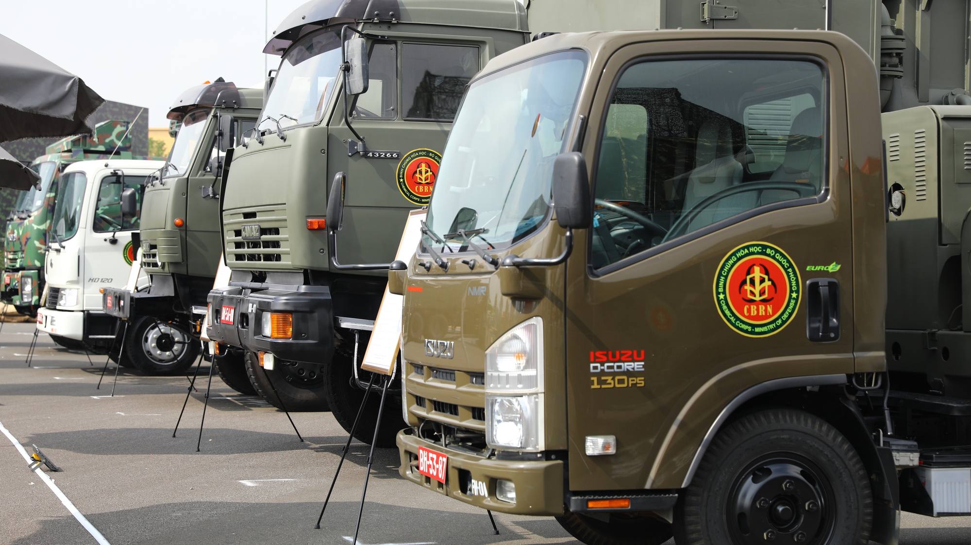 Gian trưng bày Thanh gươm và lá chắn