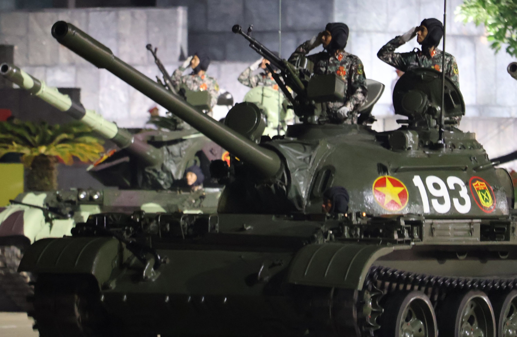 Xe tăng T54B/T55 cải tiến tại lễ diễu binh