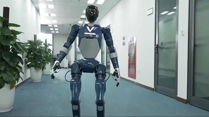 Robot đi bộ, vẫy tay và tương tác cử chỉ