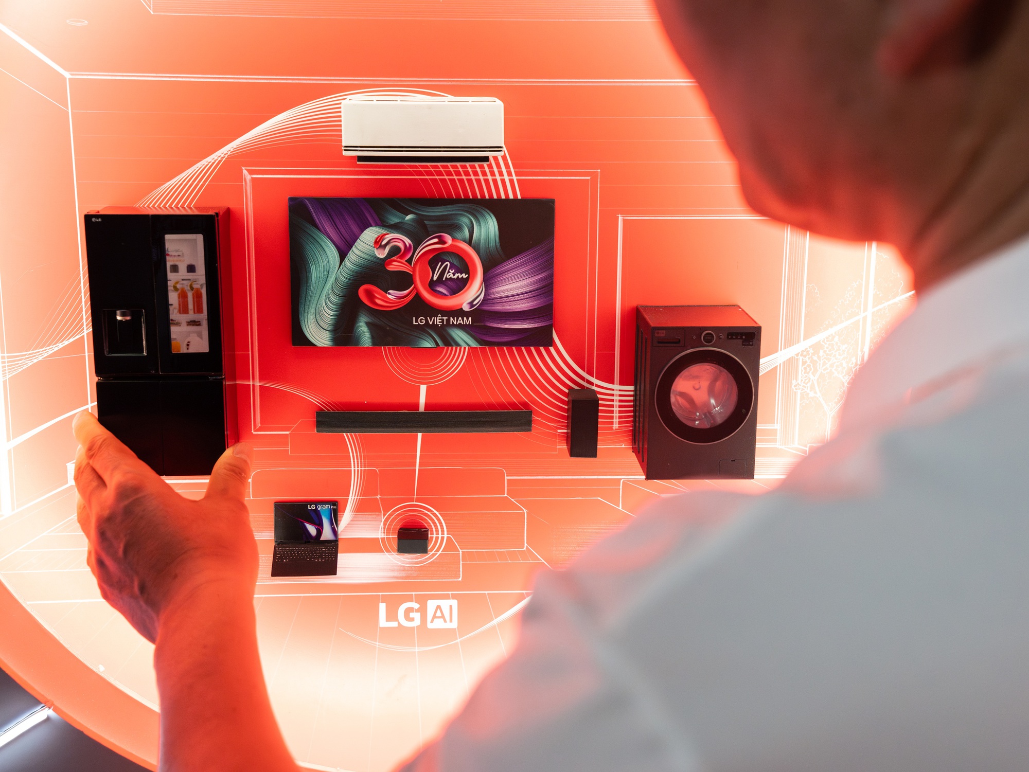 LG Việt Nam Nâng tầm cuộc sống thông minh và tiện nghi cho người Việt- Ảnh 4. Sản phẩm công nghệ tiên tiến