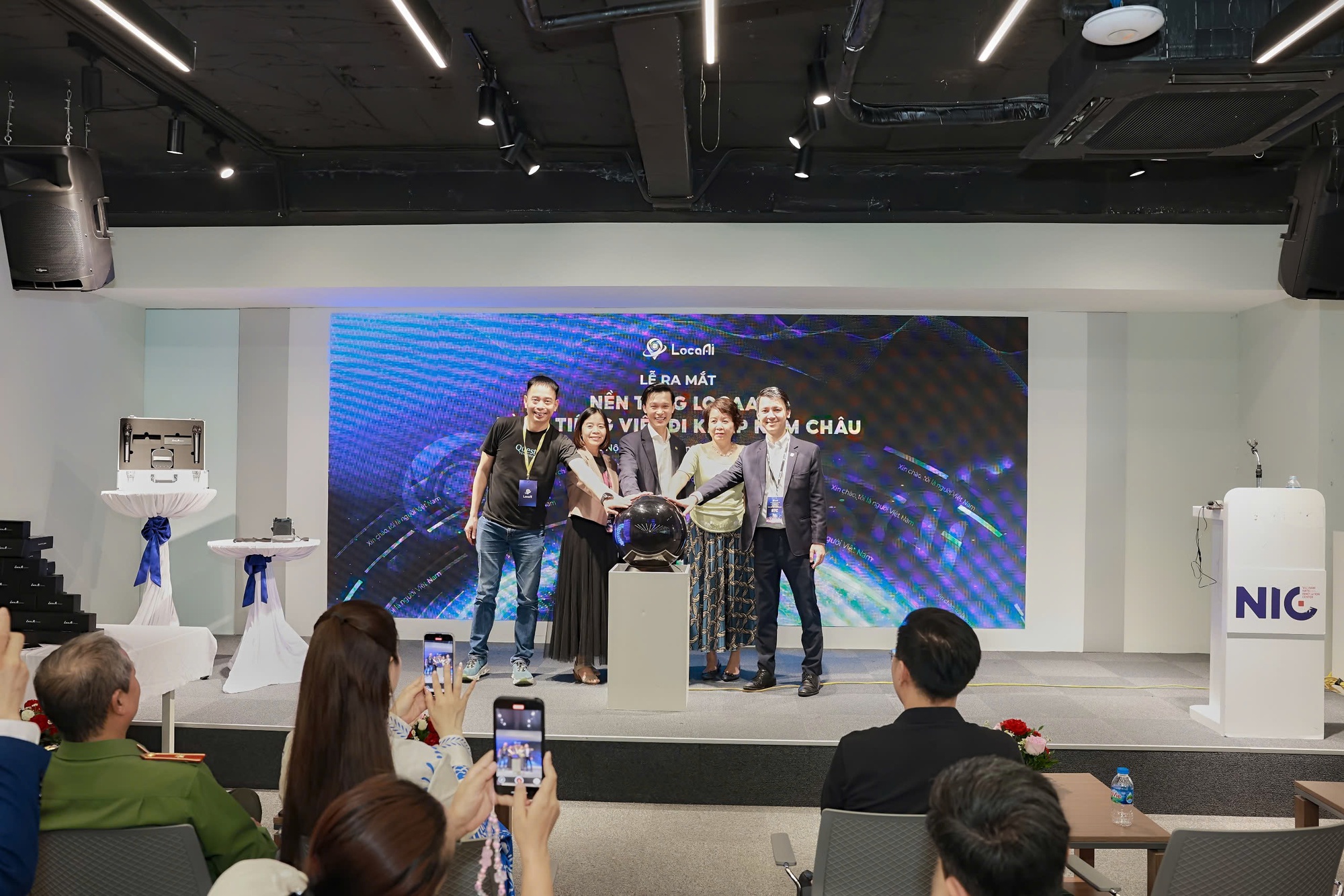 Sự kiện ra mắt Loca AI