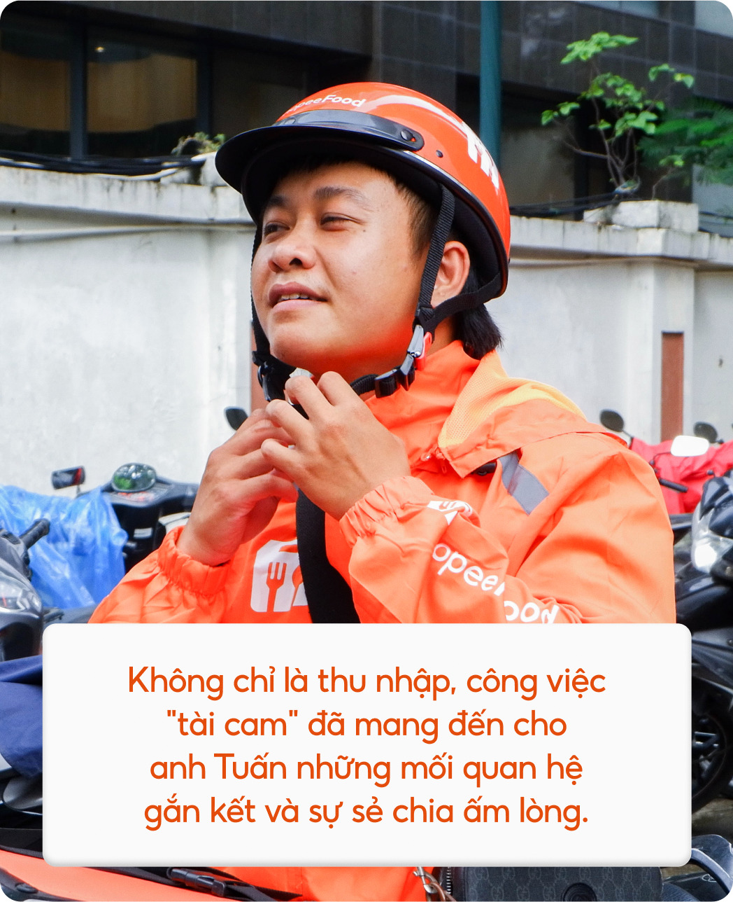 Nhóm bạn bè thân thiết trong cộng đồng tài xế Nhóm tài xế chụp ảnh cùng nhau sau giải bóng đá