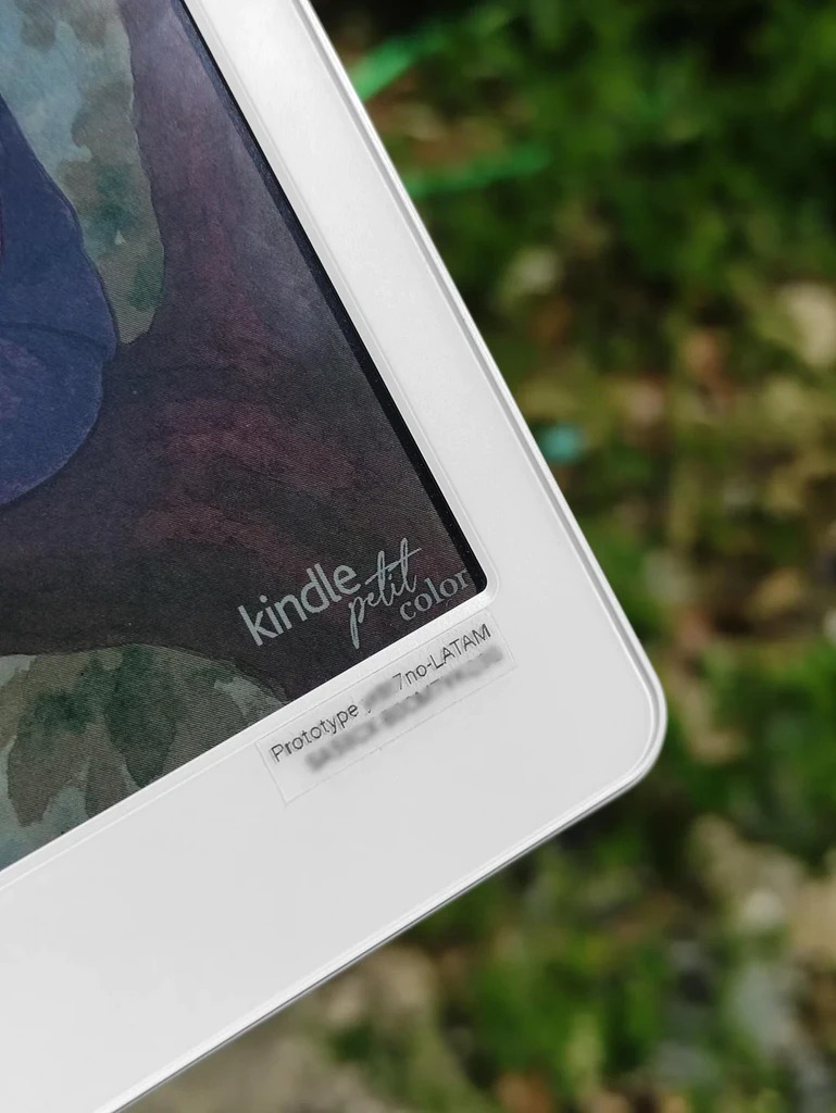 Thiết kế nhỏ gọn với màn hình màu