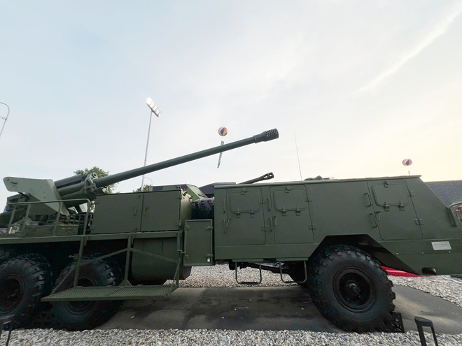 Cận cảnh xe pháo tự hành Cận cảnh xe pháo PTH130-K255B