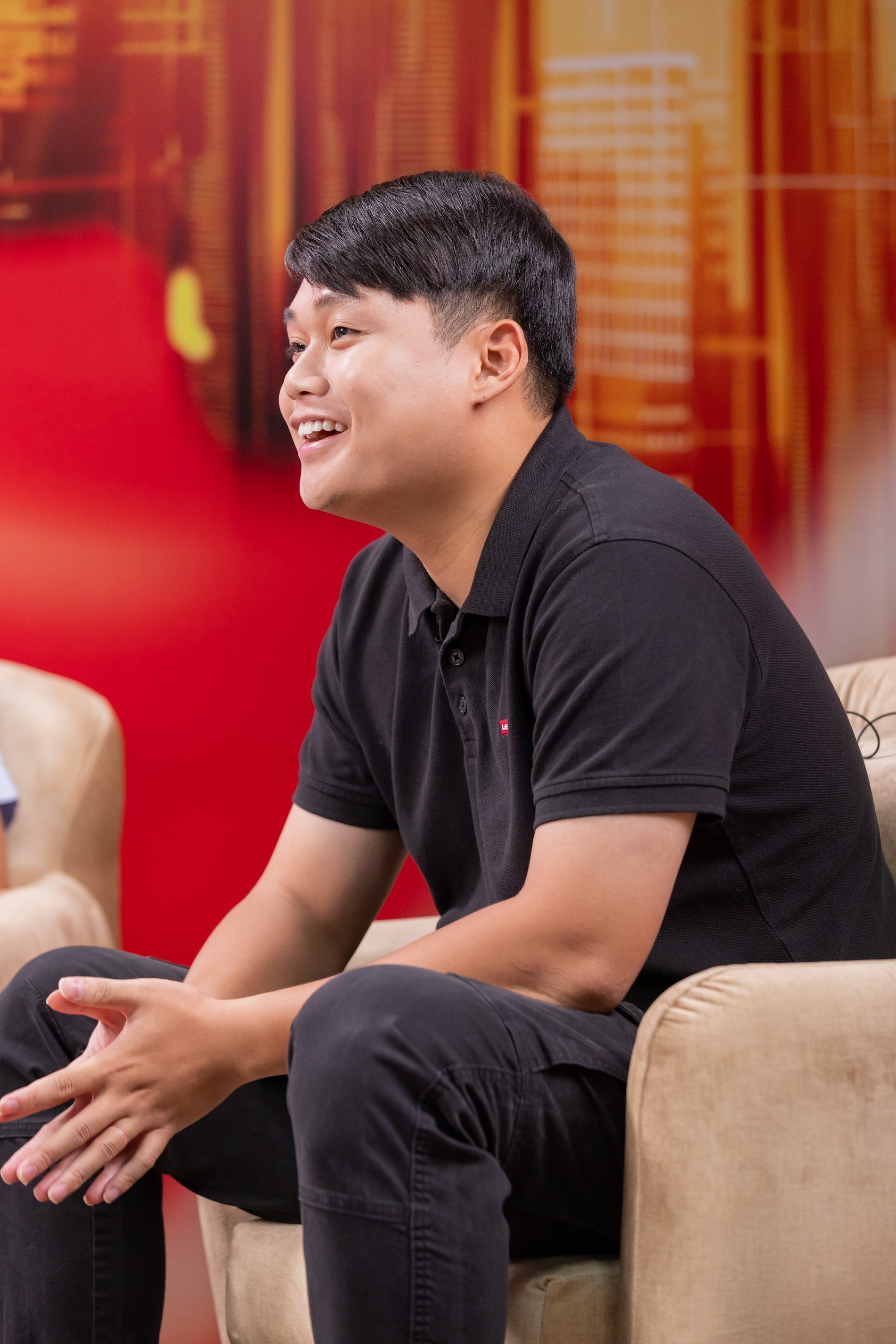 Người trẻ giới thiệu ứng dụng cho người già