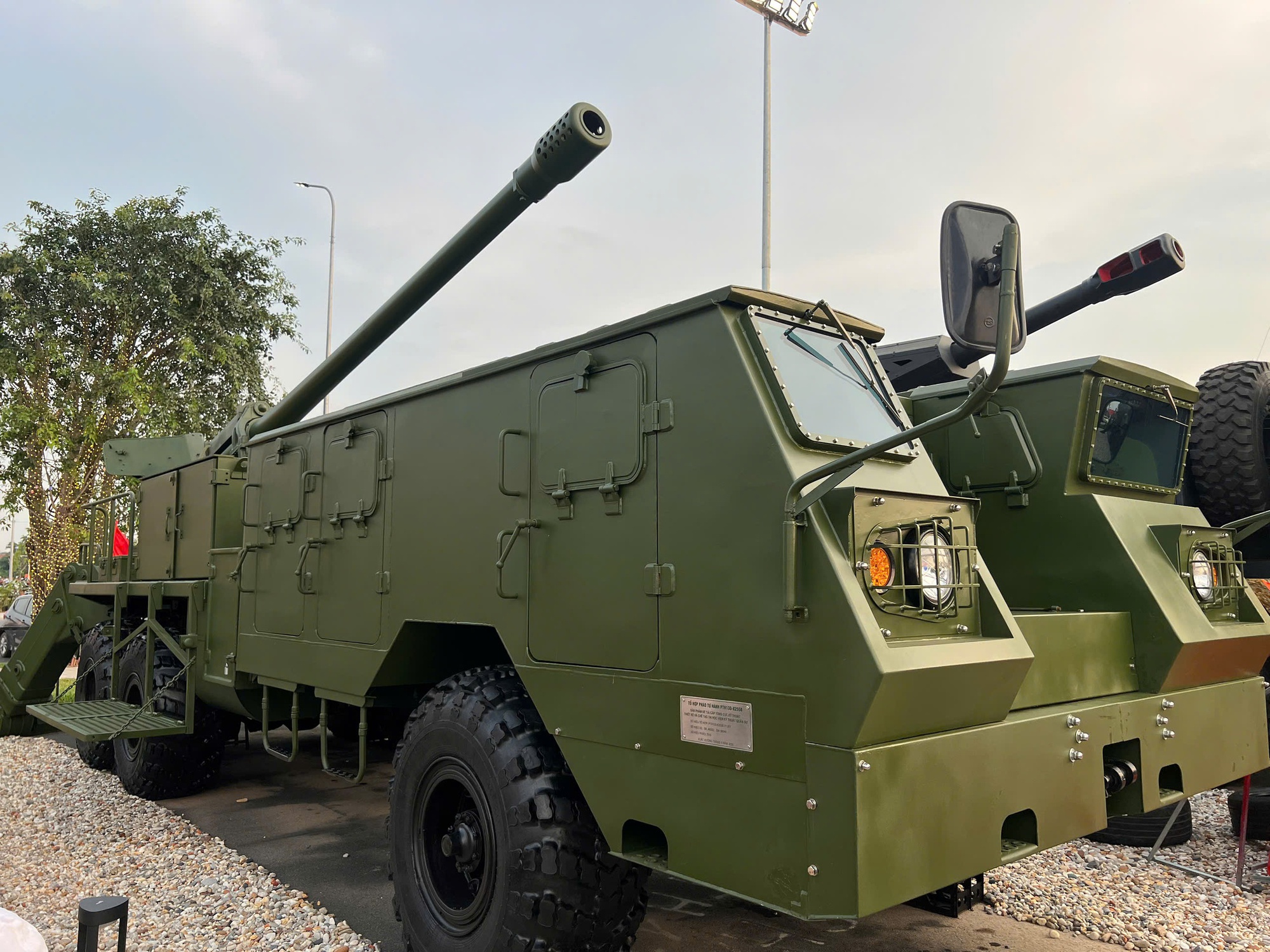 Pháo tự hành PTH130-K255B tại triển lãm Pháo tự hành PTH130-K255B