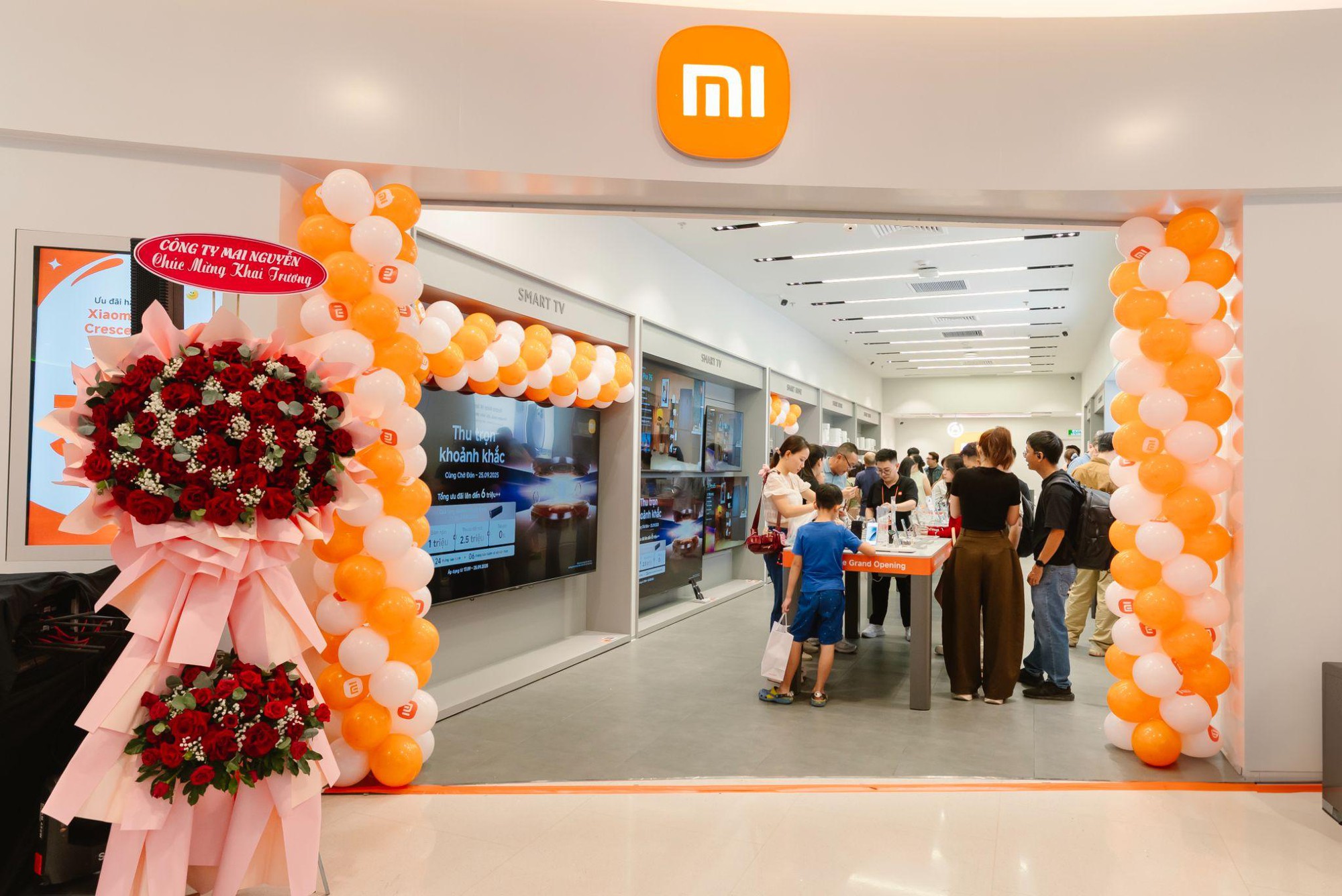 Đẳng cấp trải nghiệm hệ sinh thái công nghệ của Xiaomi Store- Ảnh 1. Không gian trải nghiệm công nghệ hiện đại