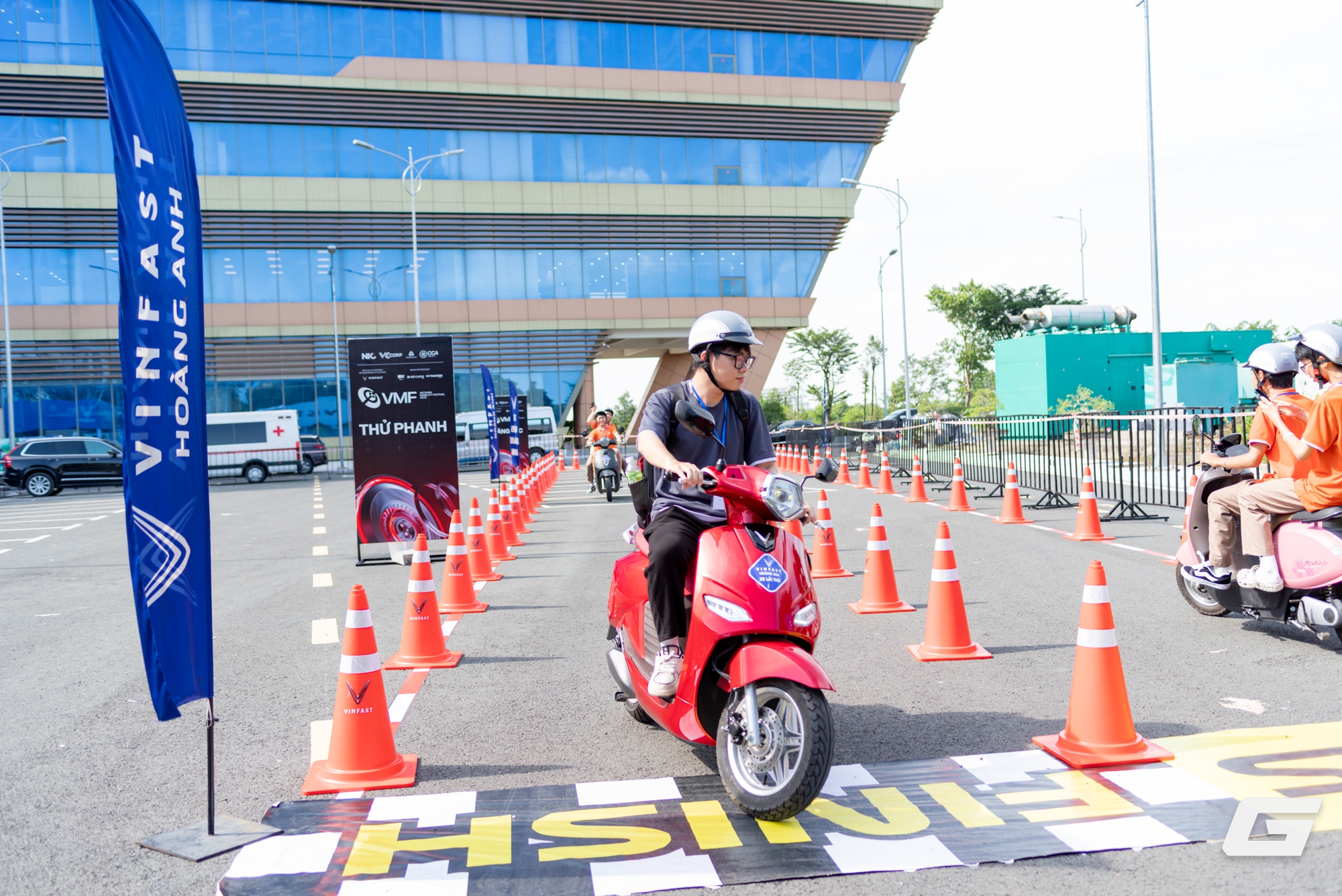 Lái thử xe máy điện trong lễ hội VMF 2025 Trải nghiệm lái thử xe điện tại VMF 2025
