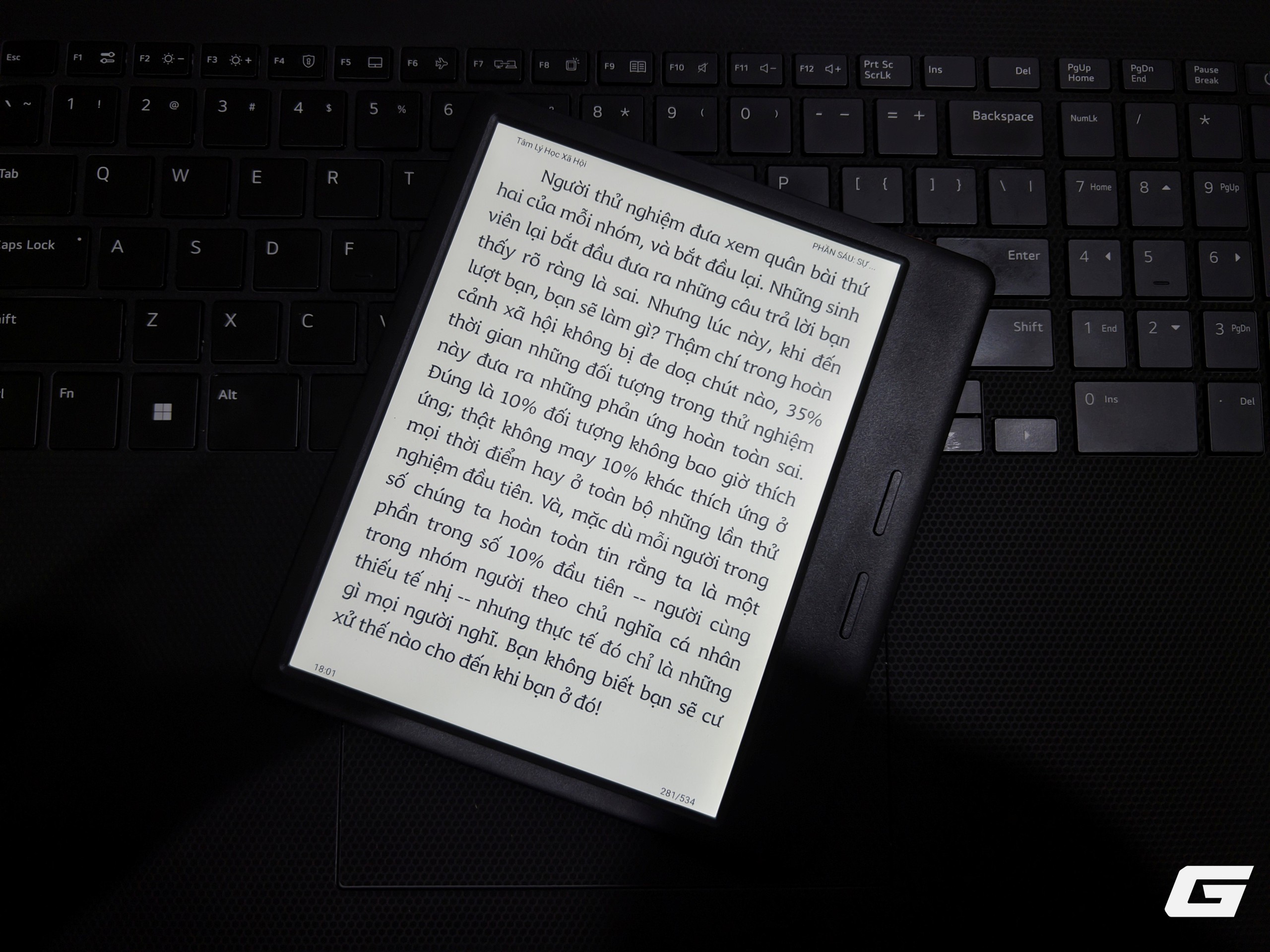 Cảm giác đọc tự nhiên với màn hình lõm