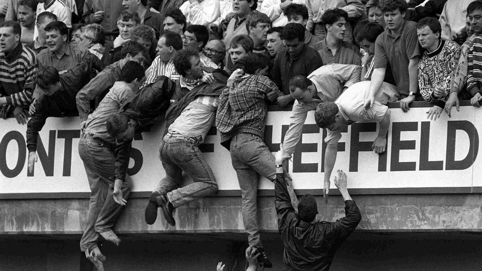 Cảnh chen lấn hỗn loạn tại thảm họa Luzhniki