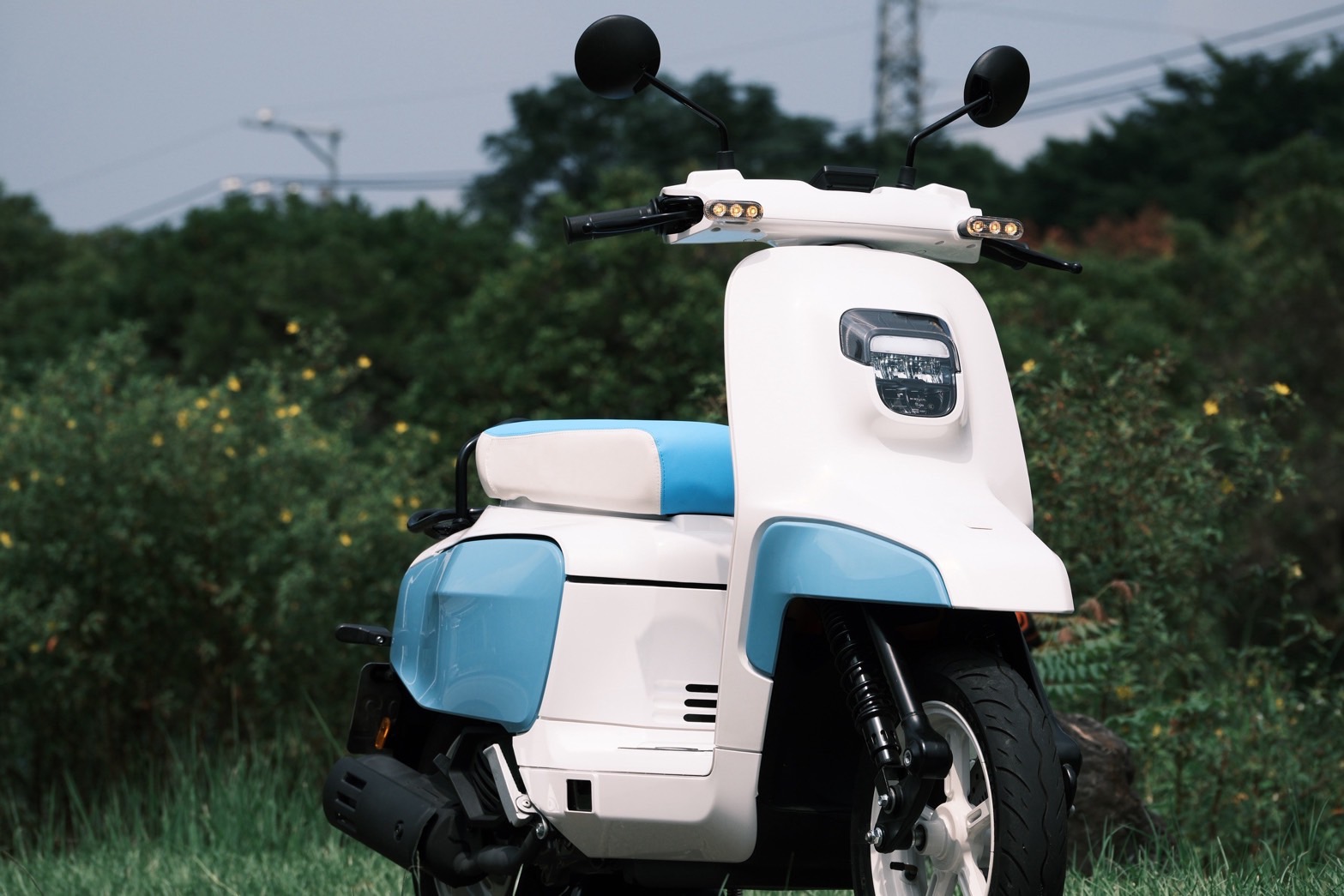 Thiết kế pha cổ điển và hiện đại Xe tay ga Hartford MEWGO 125 thiết kế retro và hipster