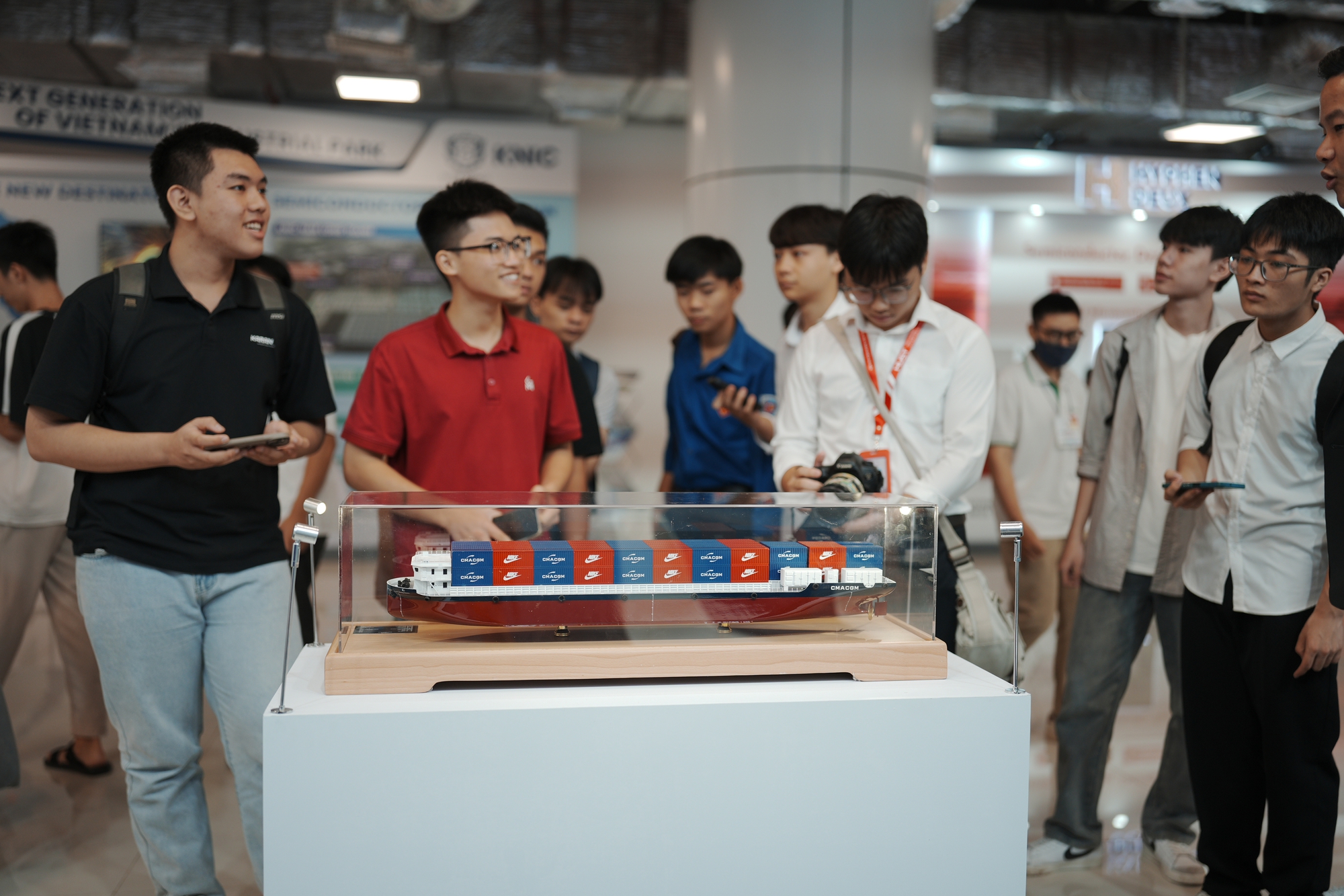 Cánh tay robot hoạt động linh hoạt