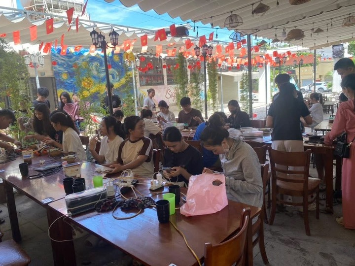 Sinh viên tập trung tại quán Minh Duy vào buổi sáng