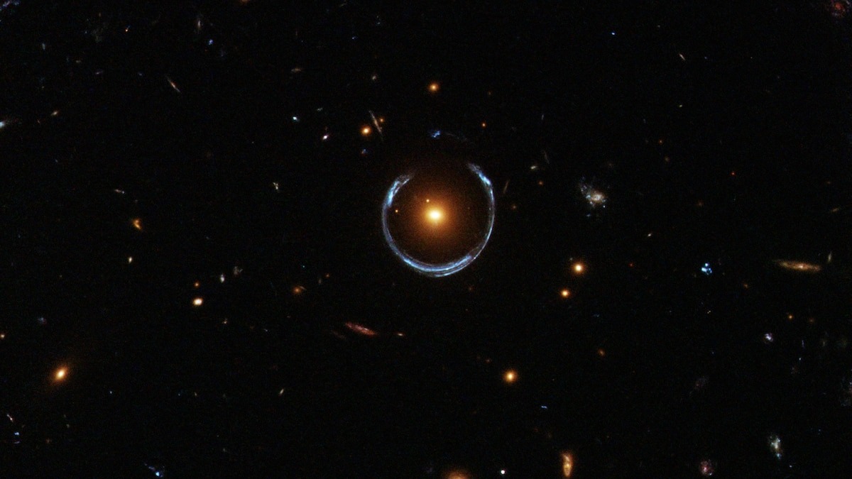 Thiên hà JD1 dưới hiệu ứng thấu kính hấp dẫn