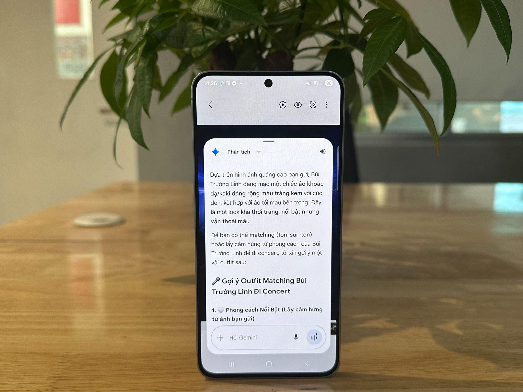 Tính năng hỗ trợ của Galaxy S25 FE tại concert Trợ lý Gemini Live trên điện thoại hỗ trợ fan