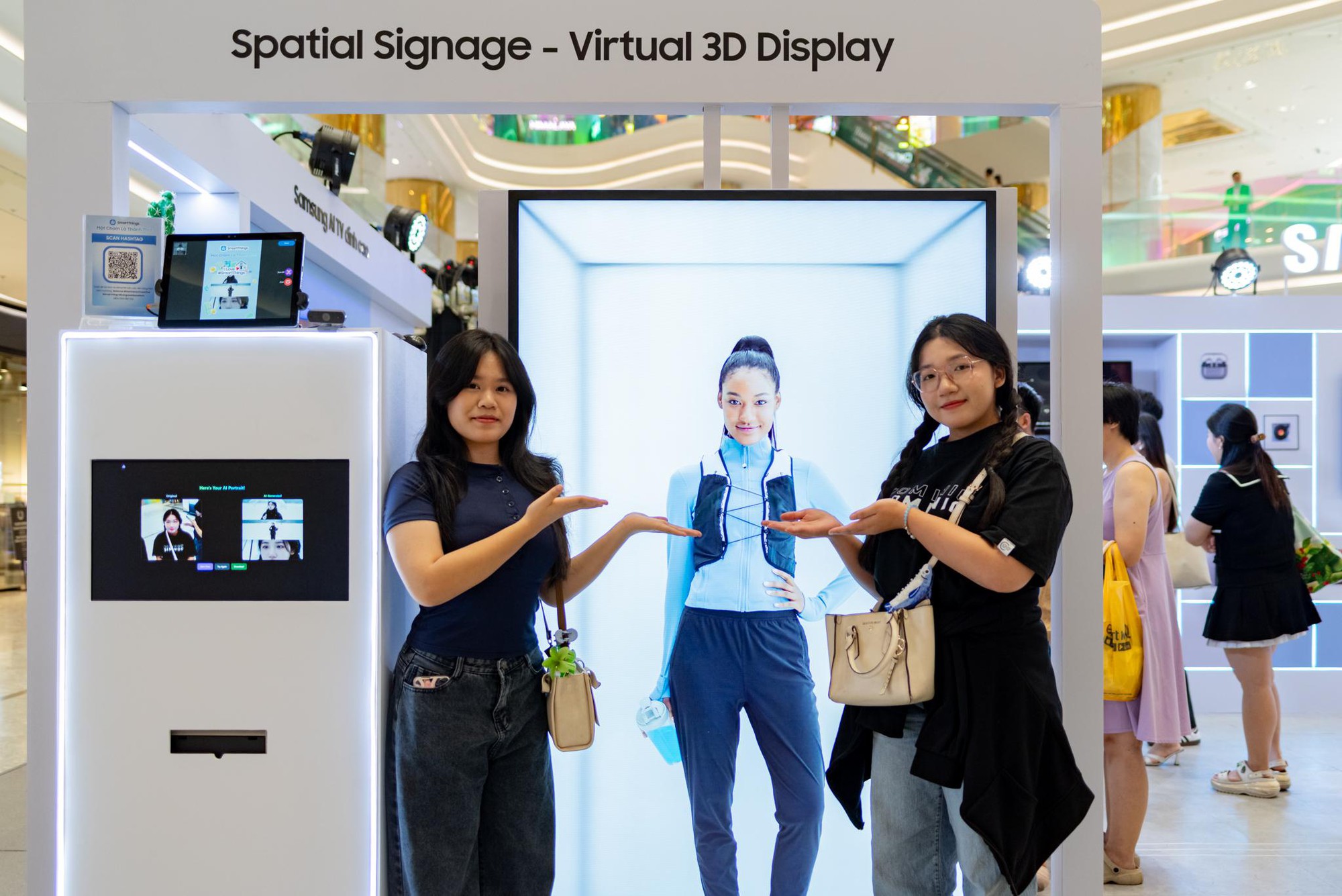 Thiết kế mỏng của Spatial 3D Màn hình mỏng tương đương TV treo tường nhưng hiển thị 3D sống động